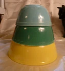 Set of 3 Vintage Pyrex Primary Colors Nesting Mixing Bowls- Yellow. Green, Blue