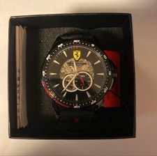 Montre ronde automatique Scuderia Ferrari cadran noir boîte papiers inclus