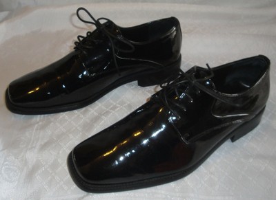shiny black dress shoes