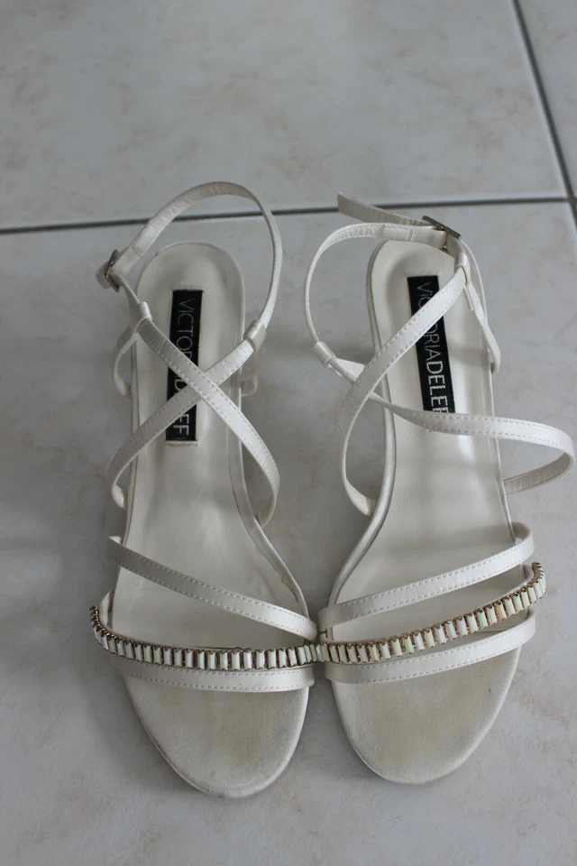 CHAUSSURES SANDALES DE SOIREE OU MARIAGE VICTORIA DELEF - POINTURE 38 - Photo 1/2