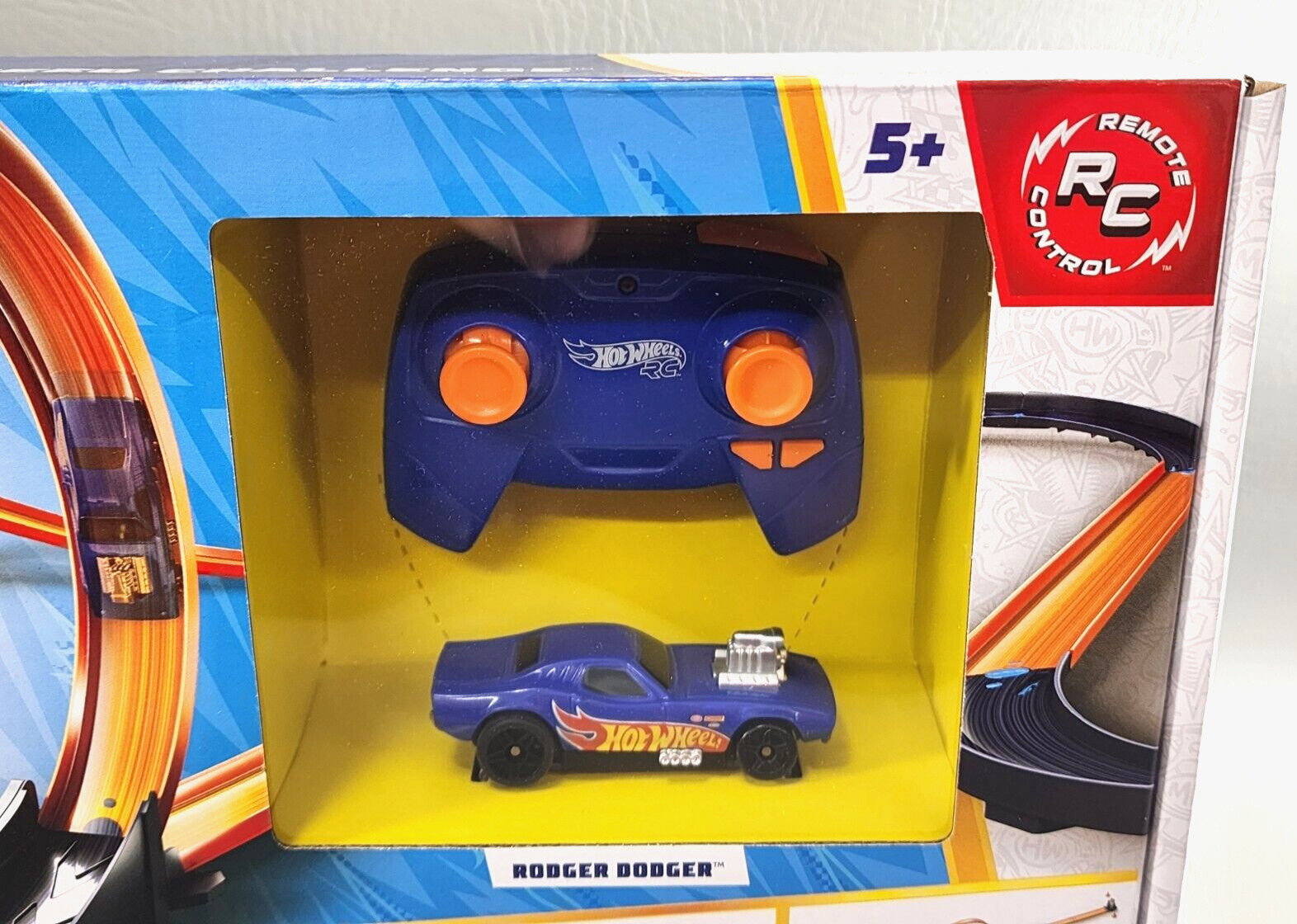 Hot Wheels RC Car & Track Set w/1:64 Car & Remote Control -NEW Sealed