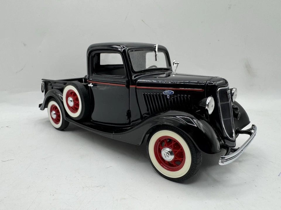 Danbury Mint 1935 Ford Pickup Black 1/24 Diecast Truck in BOX No Papers Excellen - Image 2 of 4
