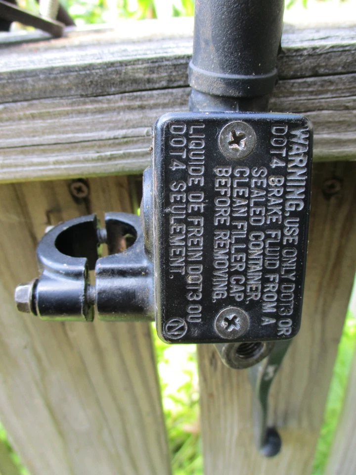 Cilindro maestro de freno delantero Honda Rebel 250 CMX250 1985-1987 Foto 2 de 4