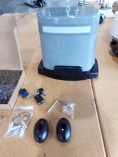 Blütezeit 1400lb Chain Drive Sliding Gate Opener w/ WiFi & Backup Battery (Used)