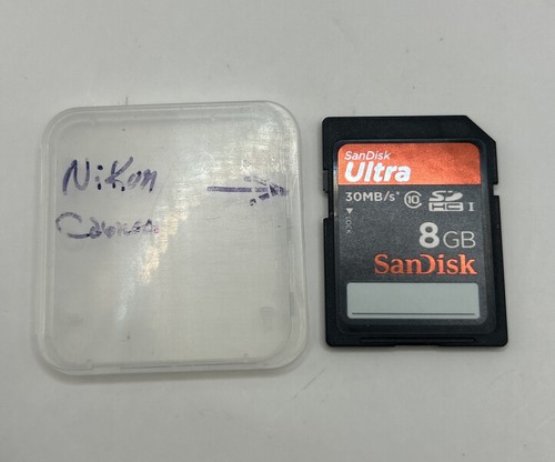 SanDisk Ultra 8GB, Class 30MB/s - SDHC UHS-I Card with protective case