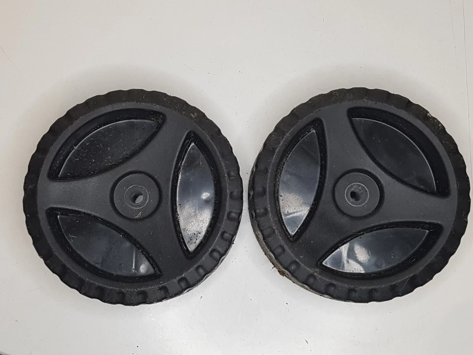 paire de roue de tondeuse Bosch rotak 320er - Photo 1/3