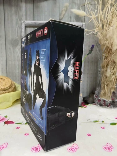 Mafex No. 009 The Dark Knight Trilogy Catwoman Selina Kyle Action Figure Boxed - Picture 10 of 10