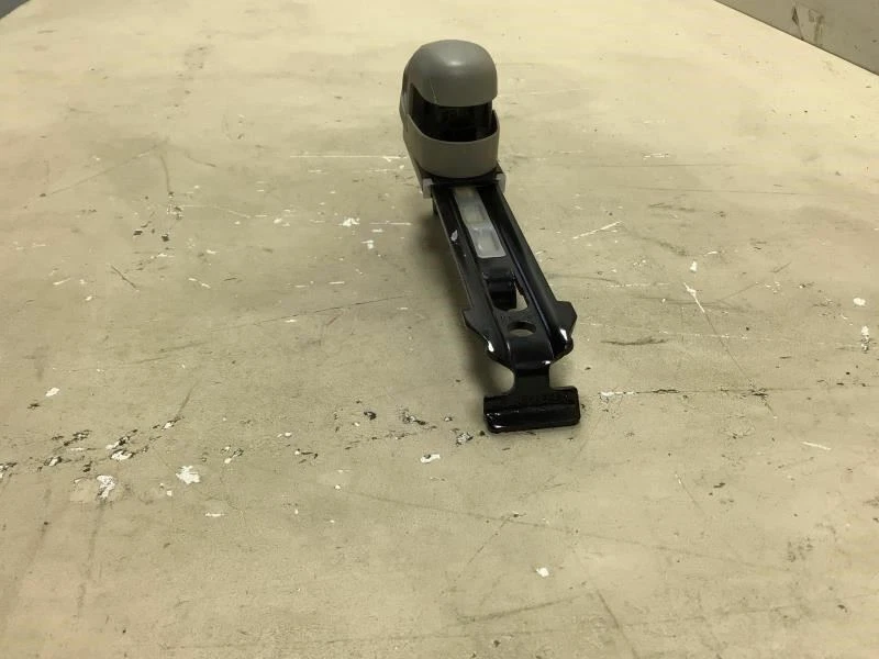 Ajustador de altura del cinturón de seguridad trasero izquierdo Dodge Grand Caravan 2011 2013 de fábrica Foto 4 de 4