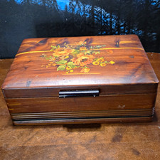 vintage Wood keep sake box, very nice, very o...