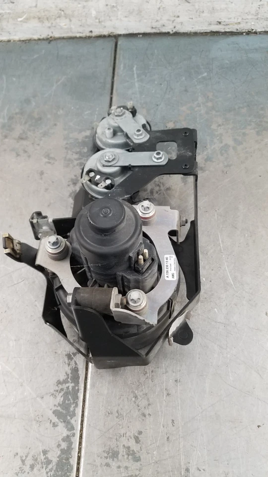 Mercedes Benz AMG E 63 2011 bomba de inyección de aire secundaria/bocinas #6599 P4 Foto 2 de 4