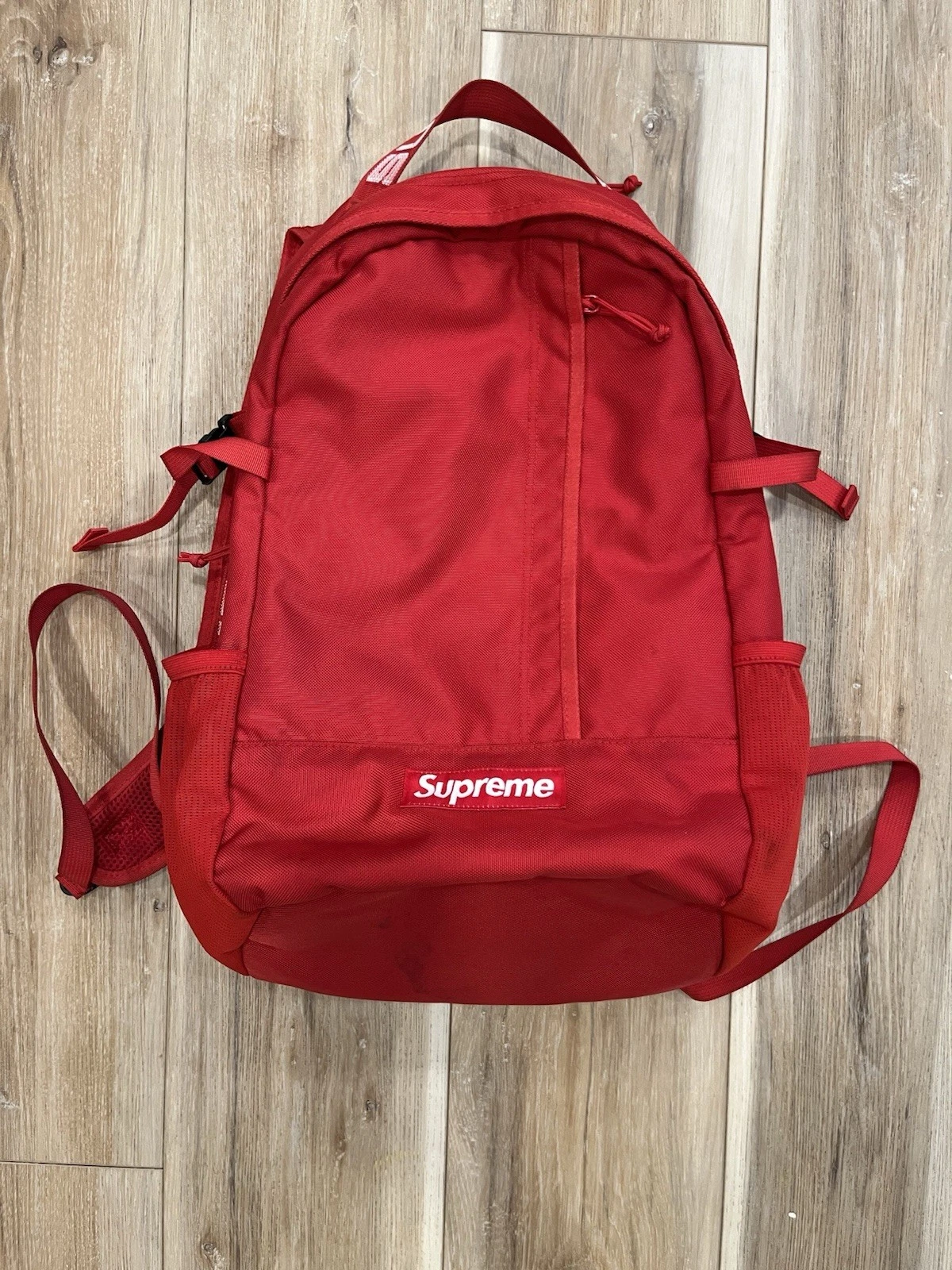 Sac à dos rouge suprême (SS19) occasion