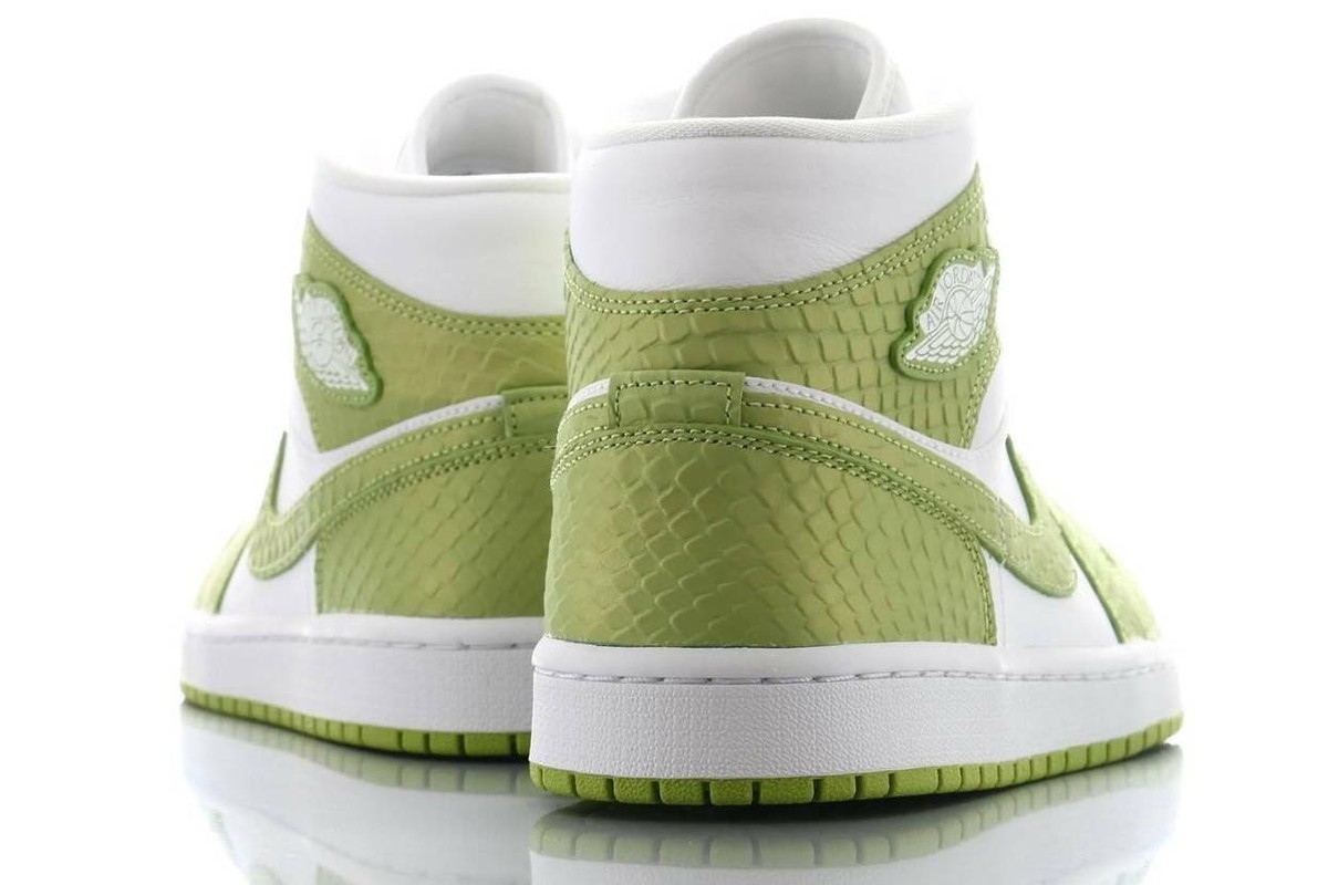 Nike WMNS Air Jordan 1 Mid SE Vivid Green Snakeskin DV2959 Nike WMNS Air Jordan 1 Mid SE Vivid Green Snakeskin DV2959