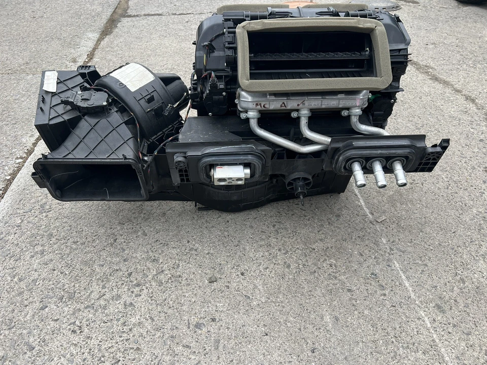 2014-2018 BMW X6M GENUINE FRONT HVAC A/C HEATER BLOWER MOTOR W/HOUSING DUCT OEM - Image 4 of 4