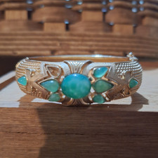 Vintage Trifari Gold Tone Hinged Bangle Brace...