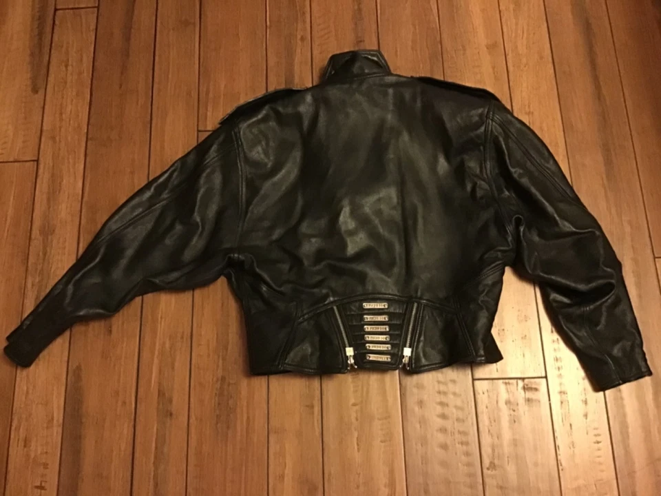 Chaqueta de motociclista Express vintage de cuero para mujer de los años 80 negra con tachuelas cremallera talla L Foto 3 de 4