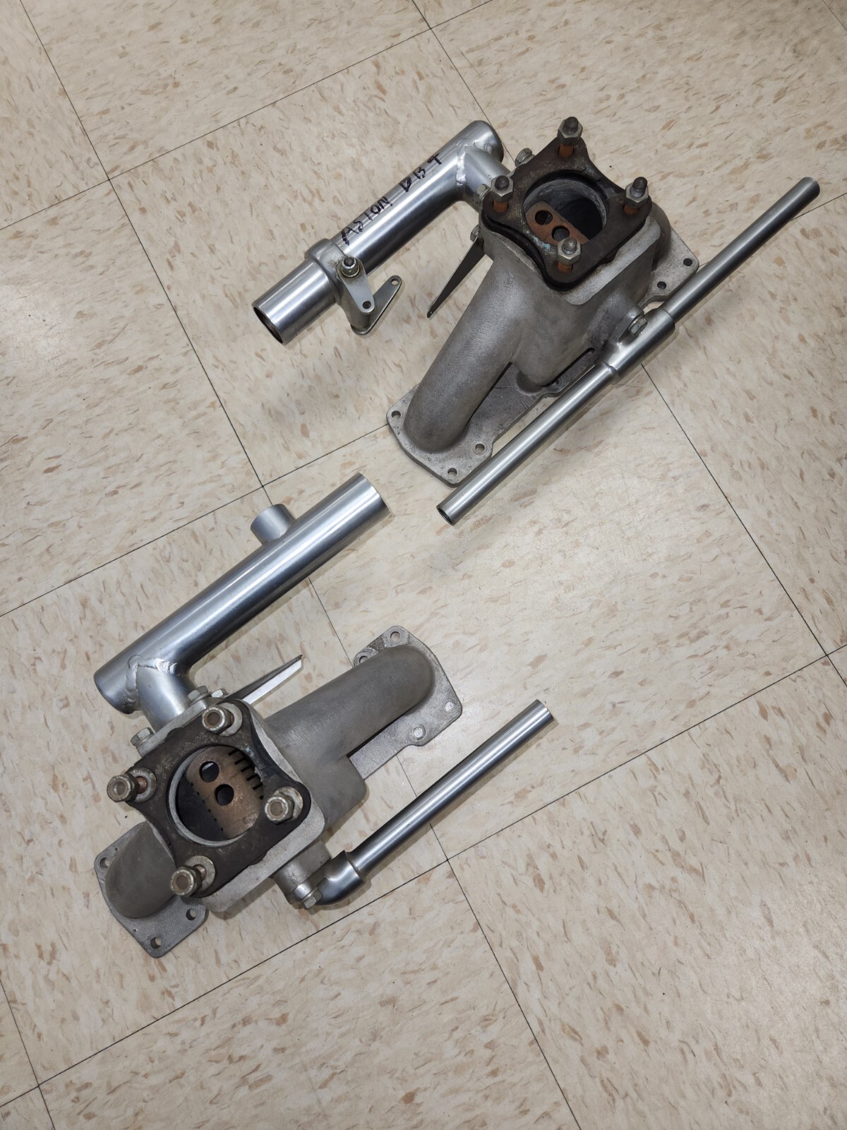 Aston Martin DB4 intake manifold set