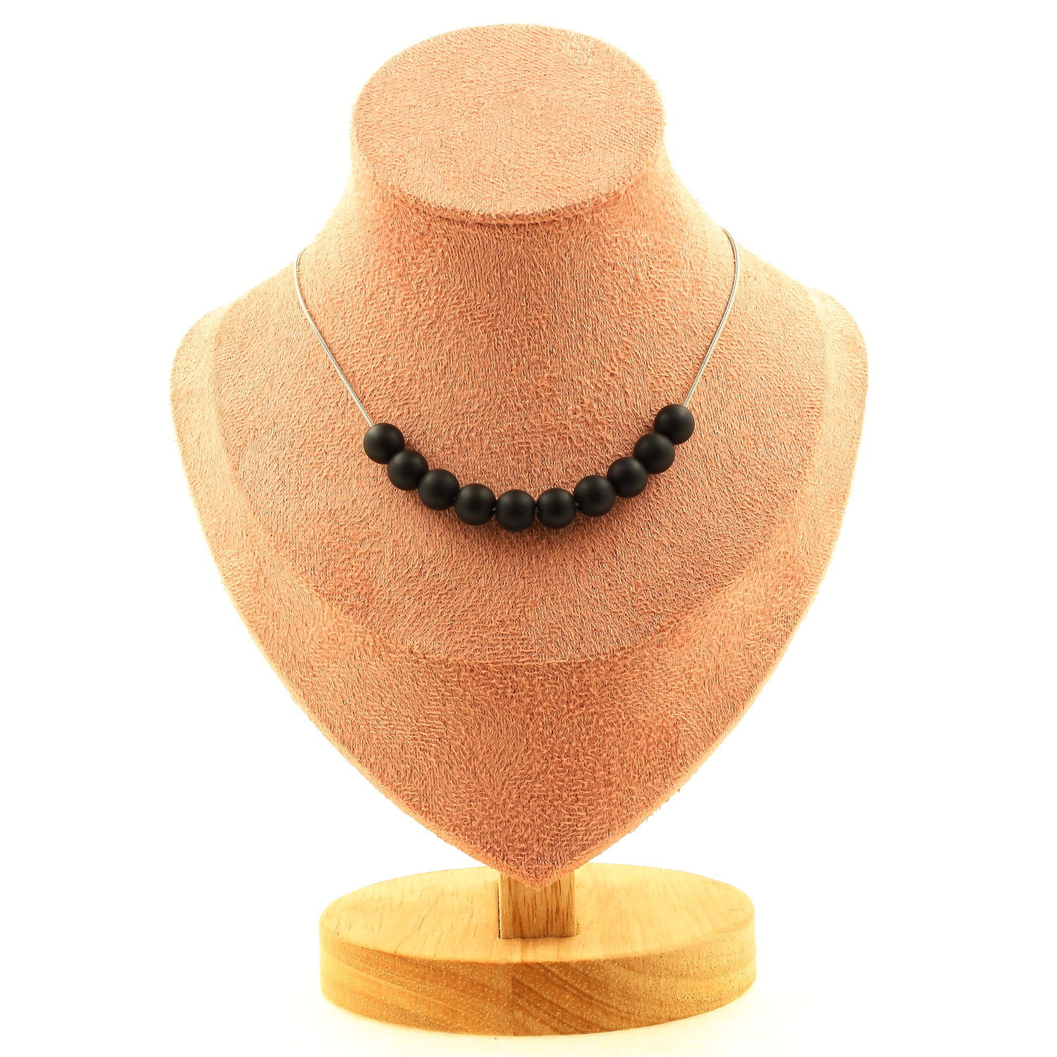 Collier onyx noir mat 10 perles pour sublimer votre style urbain quotidien