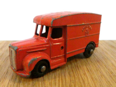 BUDGIE MINIATURES NO 11 ROYAL MAIL VAN RED MADE IN ENGLAND