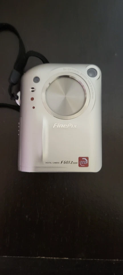Fujifilm FinePix F601 Zoom Digital Camera (Camera Only) - Image 2 of 4