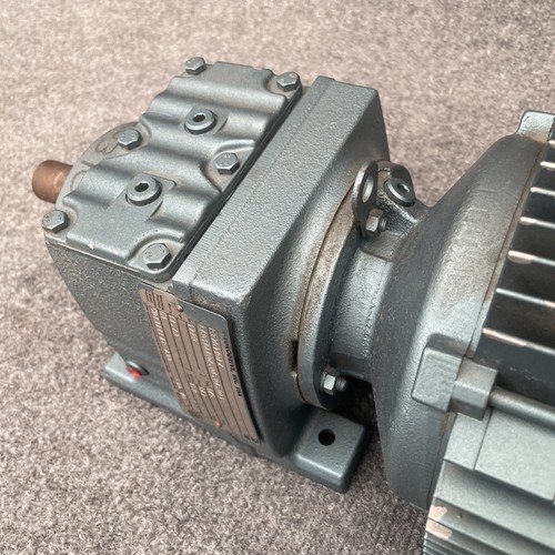 Sew-Eurodrive DFT90L4 Motoriduttore Collegamento Lato Destro con Riduttore Ingranaggio R37DT90L4 - Foto 10 di 17