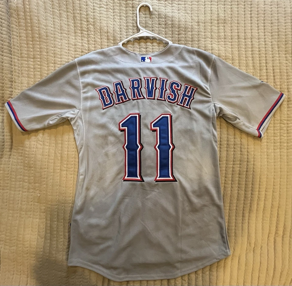 Camiseta 40 Aniversario Gris Yu Darvish Auténtica Colección Texas Rangers Foto 3 de 4