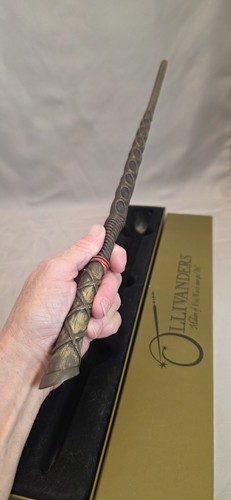 Interactive Ollivanders Wand Harry Potter Universal Studios Holly Wand w/ Box