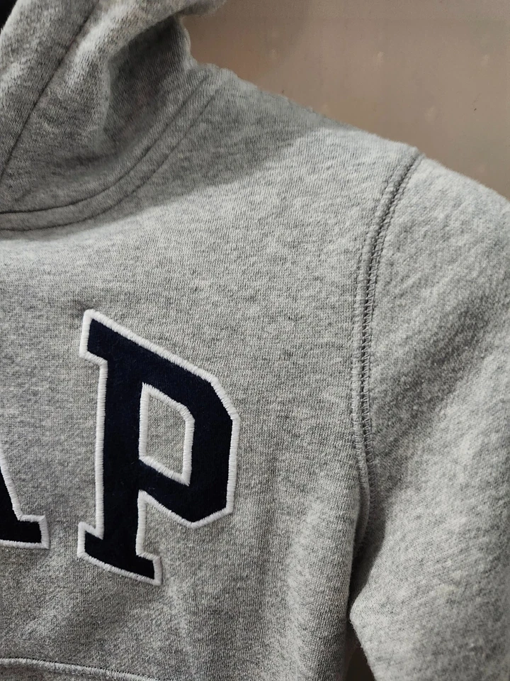 GAP Niños Sudadera XS Gris Sudadera con Capucha Pullover Bordado Logo Vellón Retro Clásico Foto 4 de 4