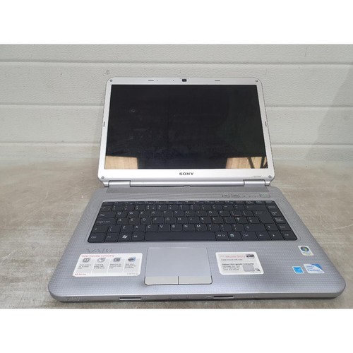 Sony Vaio PCG-7164M Laptop silber 15,4" LCD Display Windows VIsta - als Ersatzteilspender