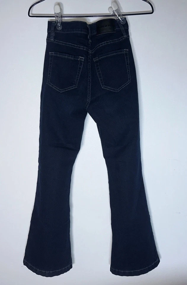 Pantalones de mezclilla DKNY Williamsburg tiro alto acampanados lavado oscuro para mujer 2/26 28” entrepierna Foto 4 de 4