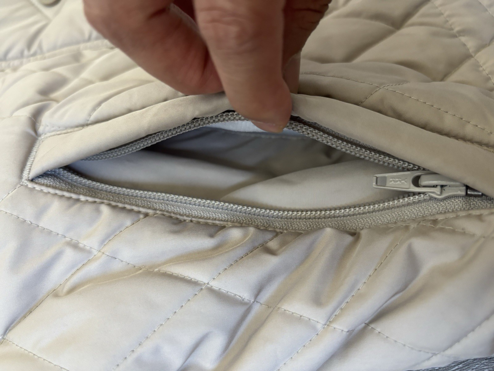 Rare L.L Bean Beige Traveler Women’s Petite Small Soft shell Quilted Jacket image 4