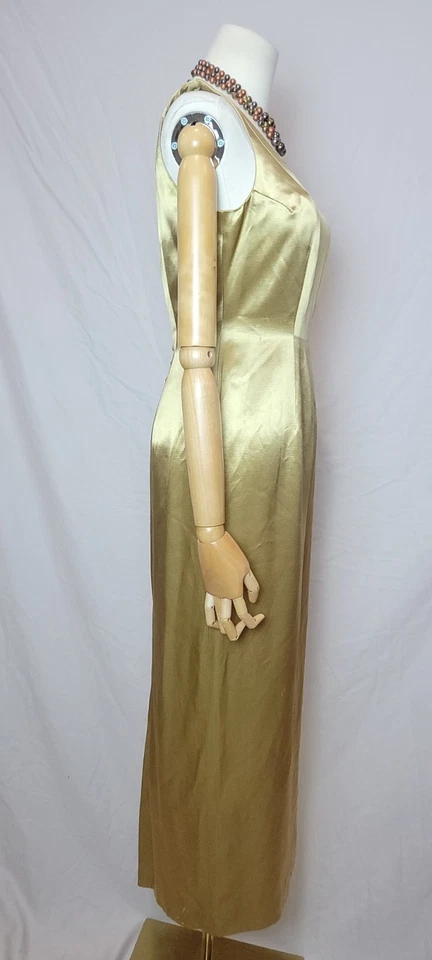 Vestido Donna Morgan Vintage Satinado Dorado Sin Mangas Cuello en V Cremallera Espalda, Talla 2 Foto 4 de 4