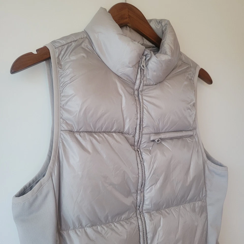 Fabletics Puffer Vest Large Womens Silver Full Zipper Pocket Regular Fit - Bild 2 von 4