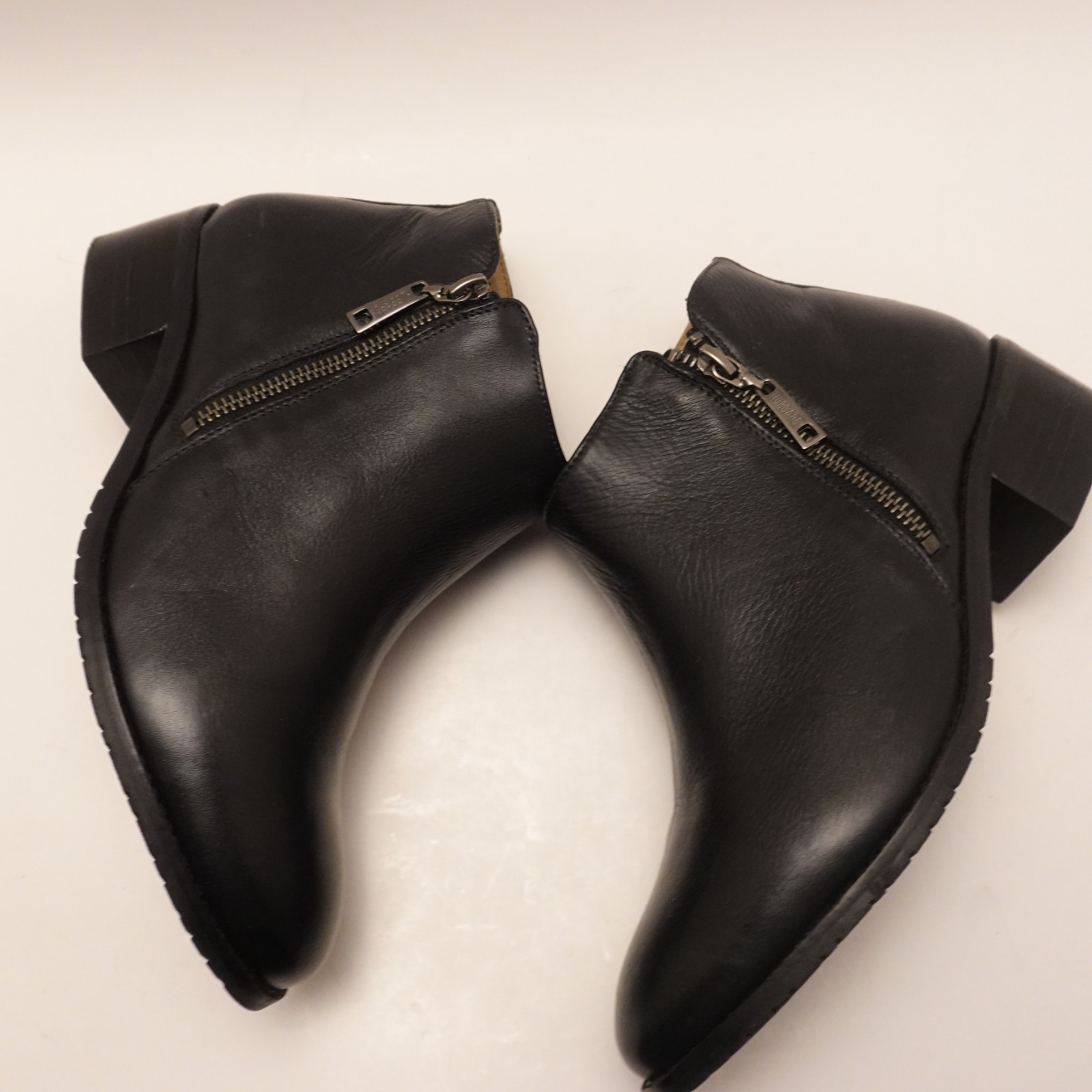 Samuel Hubbard Women's 8 W 'Valencia' Ankle Boot Black Leather Zipper Boots