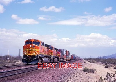 FOTO USA EISENBAHN BNSF 5376 WESTBOUND STACK TRAIN AT DAGGETT NADELN UNTERTEILUNG