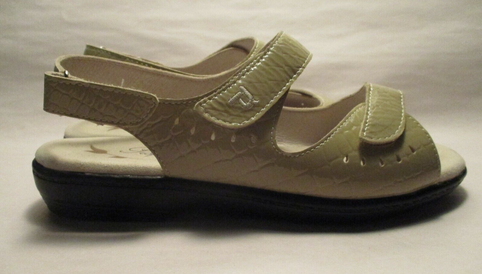 Propet Trinidad Tan Color Leather 3 Adjustable Strap Womens 9EE Comfort Sandals