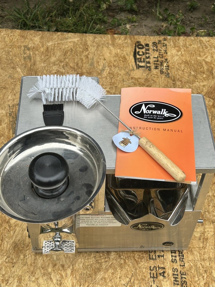 Norwalk Hydraulic Cold Press Juicer Model 290 Gerson Therapy Lightly