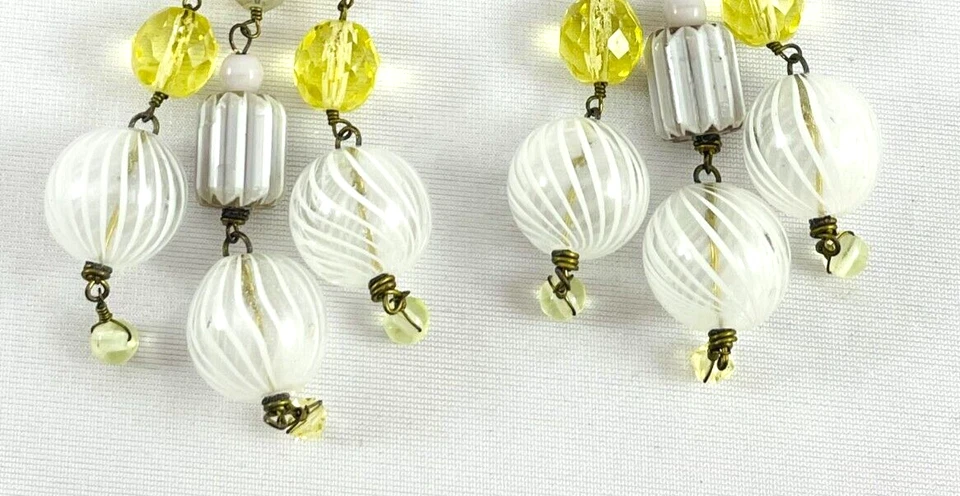 Pendientes araña de cuarzo limón a rayas blancas de vidrio soplado con cuentas Foto 3 de 4