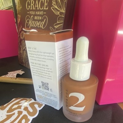 Morphe Morphe 2 Radiant Hydrating Long Lasting Liquid Foundation