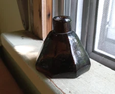 OPEN PONTIL DEEP AMBER NEW ENGLAND 8 SIDED UMBRELLA INK BOTTLE 1840s CRUDE
