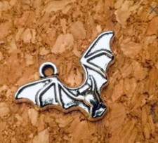 LOT 4 BULK SILVER BAT VAMPIRE SCARY BOO HALLOWEEN FALL AUTUMN CHARMS 15mm x 23mm