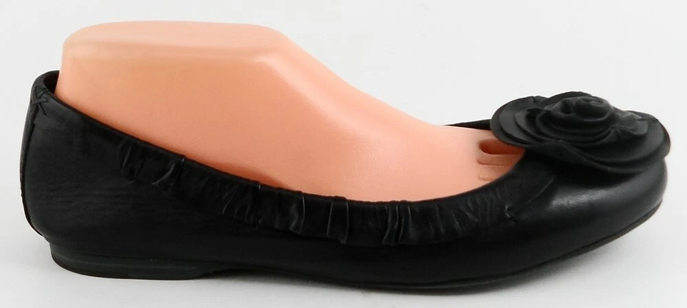 Bcbg black best sale flats