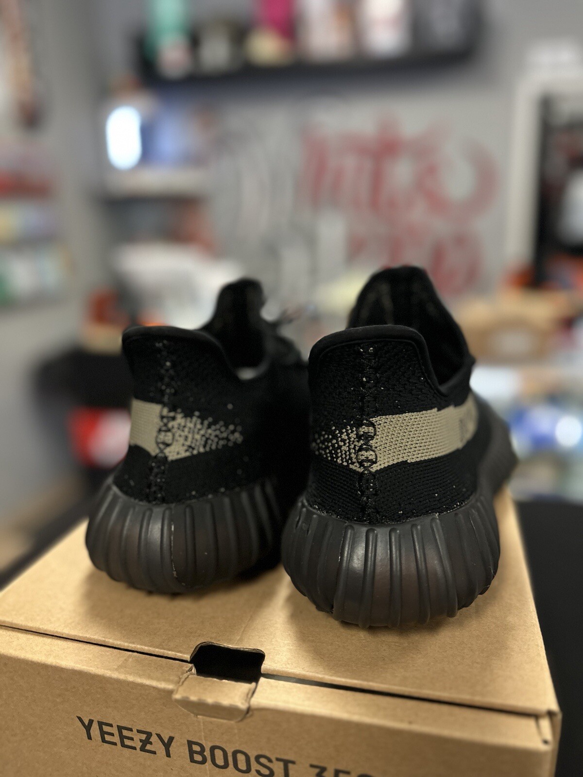 Size 9 - Adidas Yeezy Boost 350 V2 Core Black Green (BY9611) AUTHENTIC Original image 8