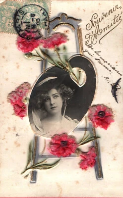 CPA Fantaisie en relief - Souvenir d'Amitié (portrait d'une Jeune femme) - Photo 1/2