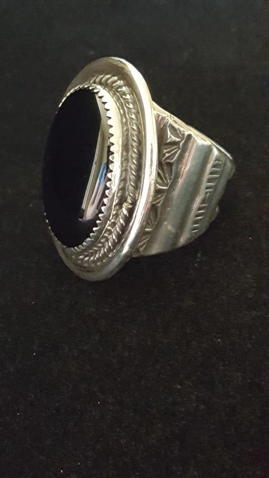 Anillo de hombre raro hecho a mano con ONYX negro y plata de ley Foto 2 de 4