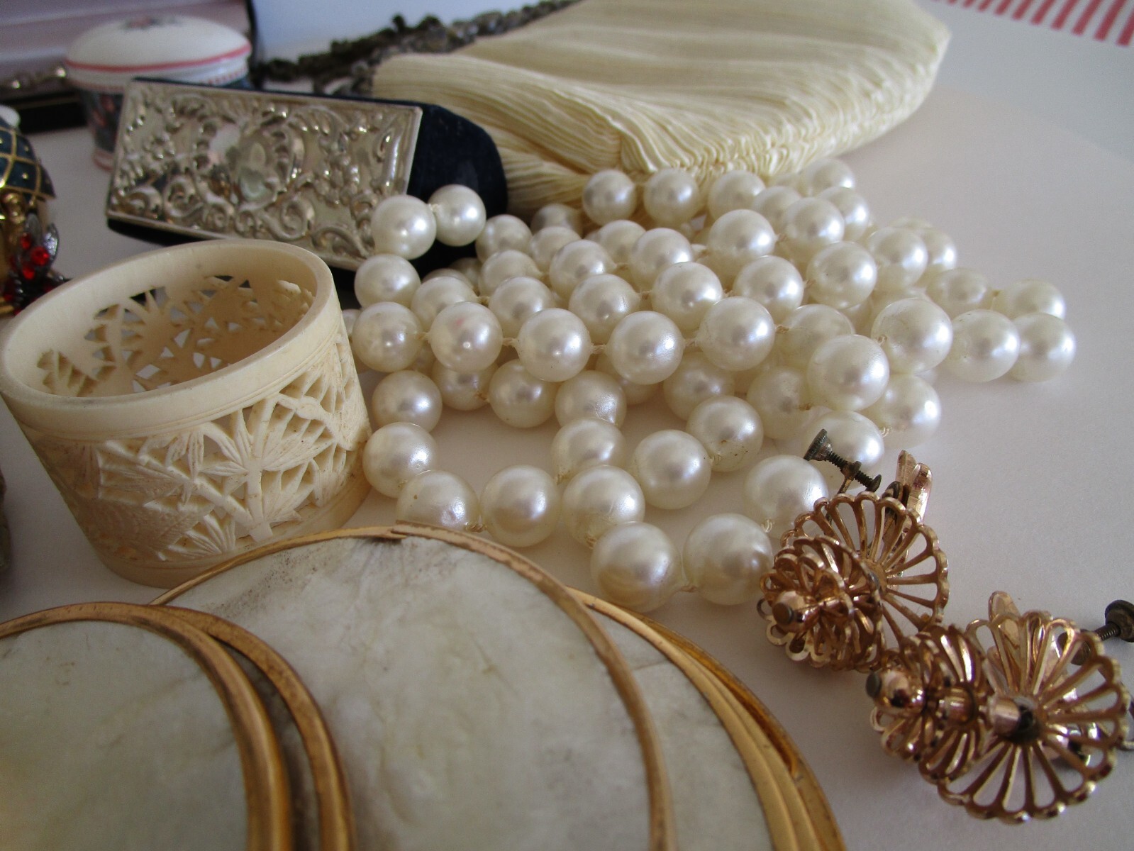 Bulk lot of vintage deceased estate lot Jewellery, Trinkets, Ladies