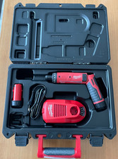 Milwaukee M4 Akku-Schrauber Set – wenig gebraucht – Akku & Ladegerät NEU