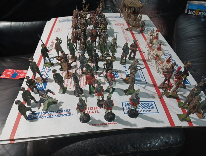 Lead Army Men And Horses &Quean Elizibeth & Horse Buggy With Horses.