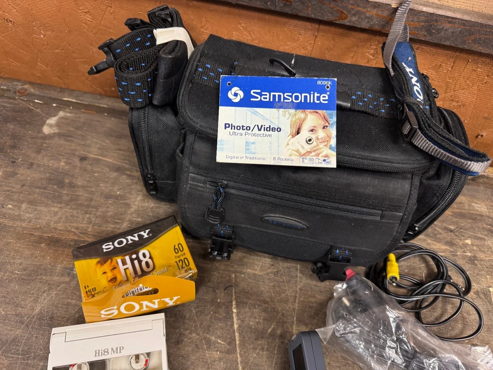 MINT Sony CCD-TRV328 8mm Hi8 Analog Camcorder Bundle W/ EXTRAS - Image 4 of 4