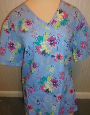 Carol's Scrubs Ladies Scrub Top Blue Floral V-Neck Size Medium 8-10