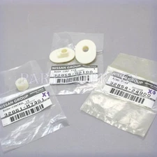 NEW GENUINE NEW  NISSAN SHIFTER LEVER BUSHING SET MAXIMA 720 PICKUP 200SX 280ZX